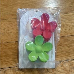 Ettika Flower Hair Clips - Pink and Green